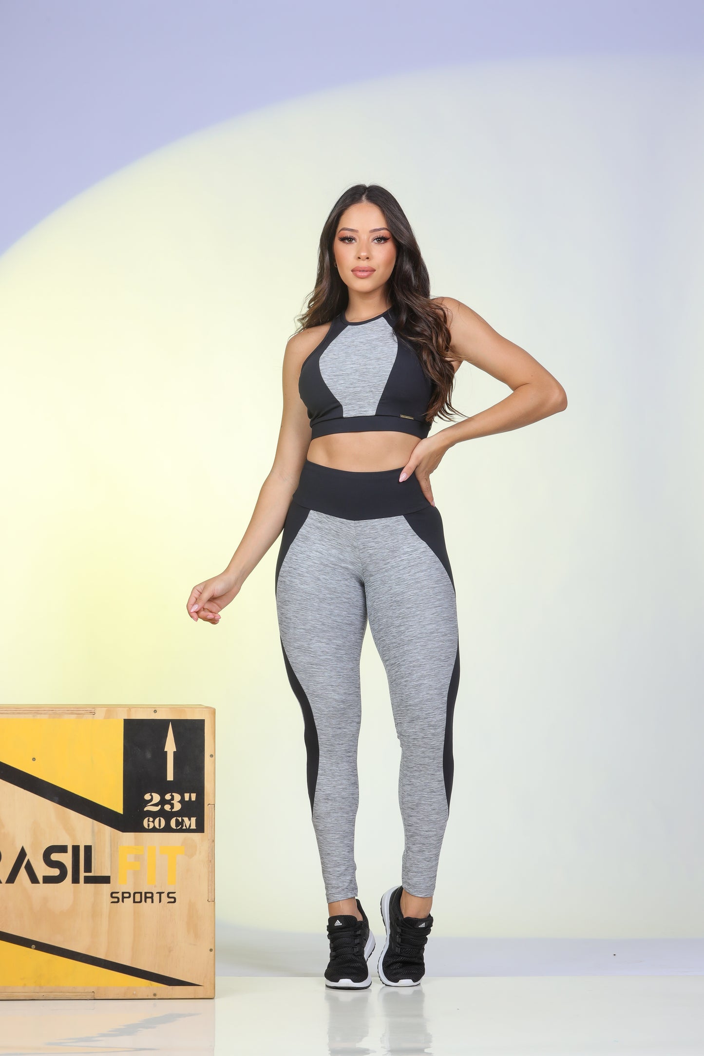 05) Ensemble sport pour femme