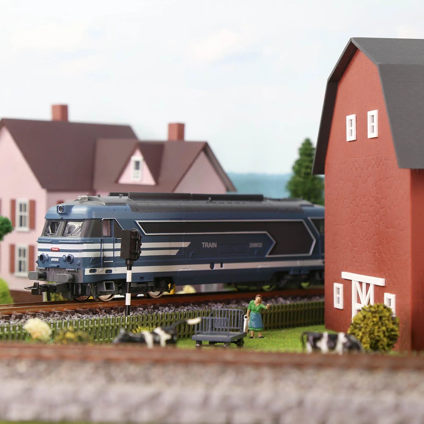 03) Evemodel HO Scale 1:87 Long Model Railway Locomotives for Model Trains EU Style HCT8702