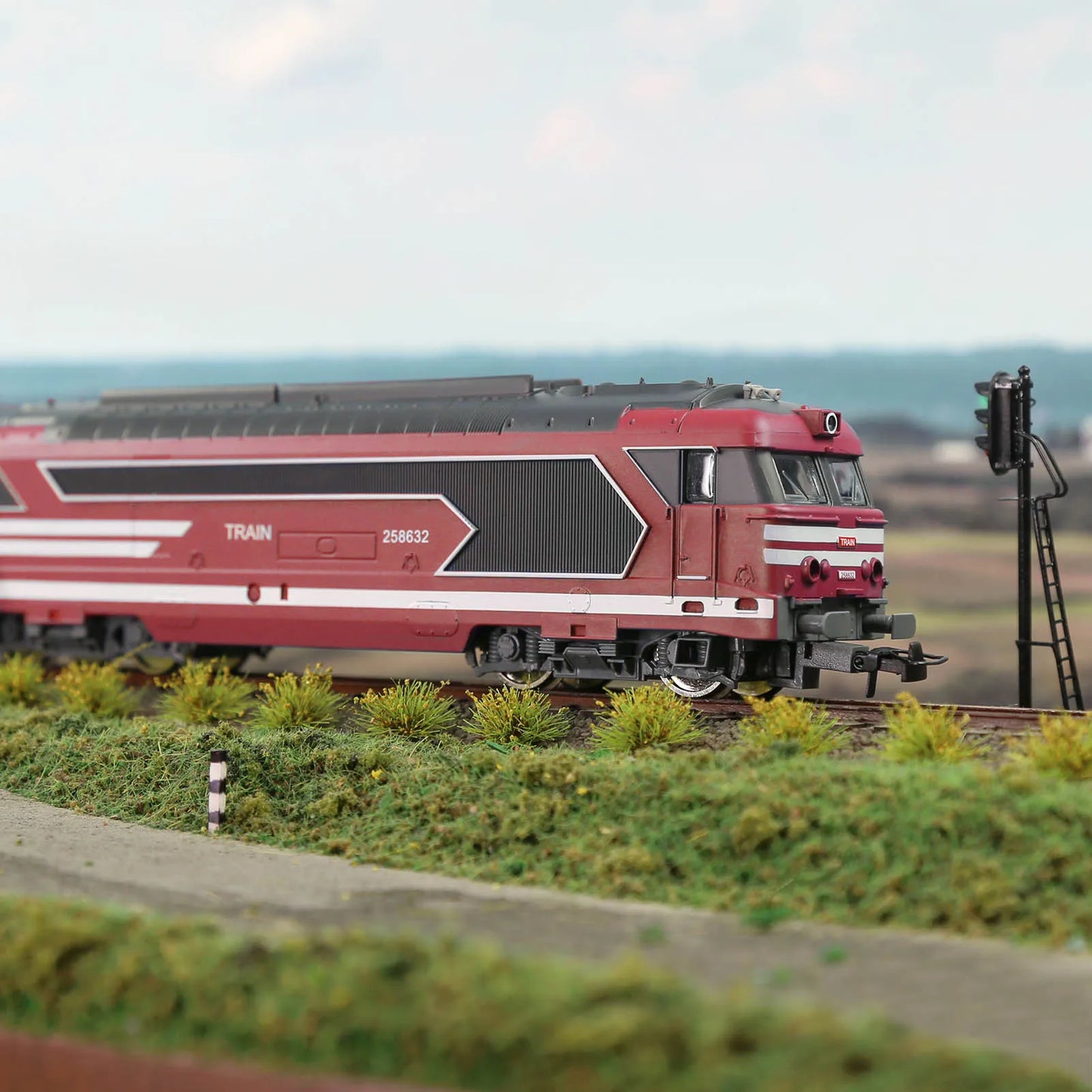 03) Evemodel HO Scale 1:87 Long Model Railway Locomotives for Model Trains EU Style HCT8702