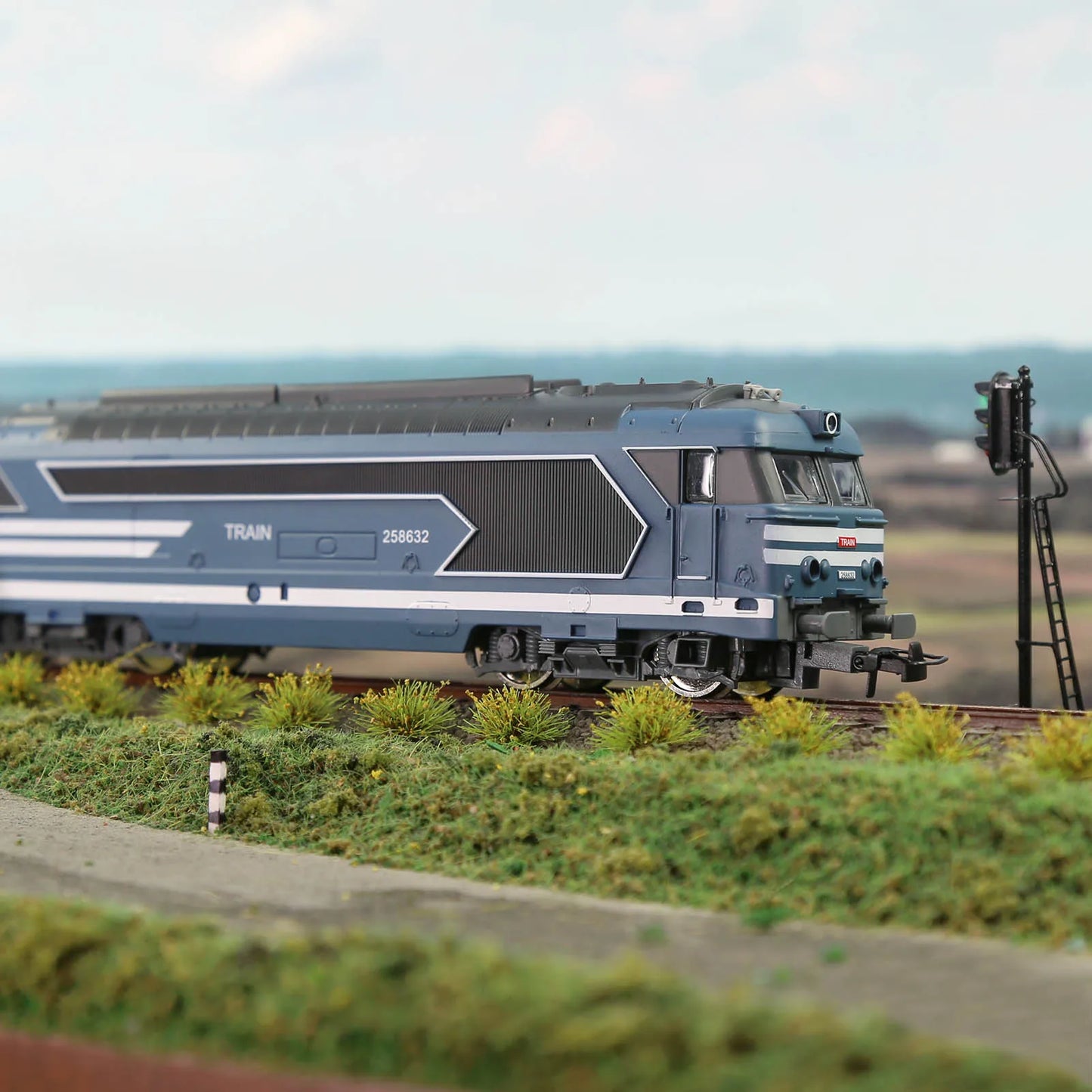 03) Evemodel HO Scale 1:87 Long Model Railway Locomotives for Model Trains EU Style HCT8702